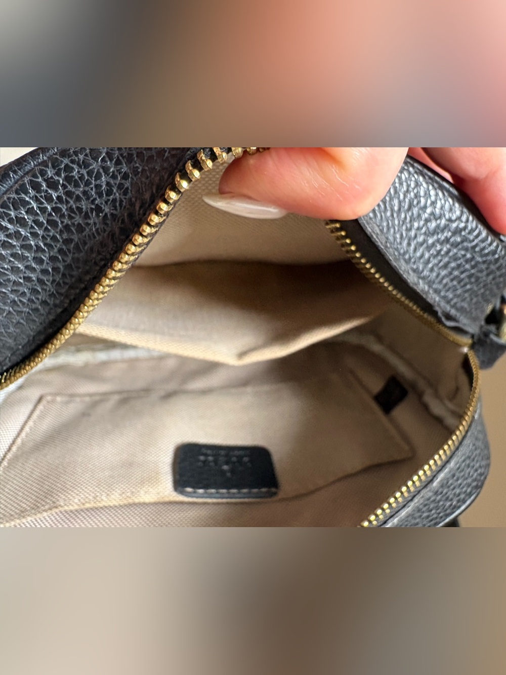 Gucci Black Pebbled Leather Crossbody with Debossed Logo - Picture 5 of 9